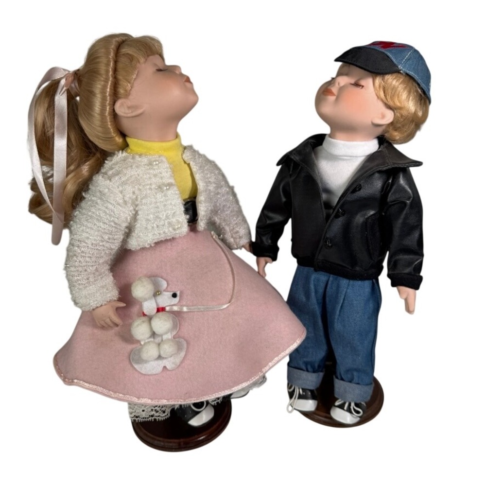 Johnny and Suzy Geppeddo Porcelain Kissing Dolls Boy And Girl Dolls 16"